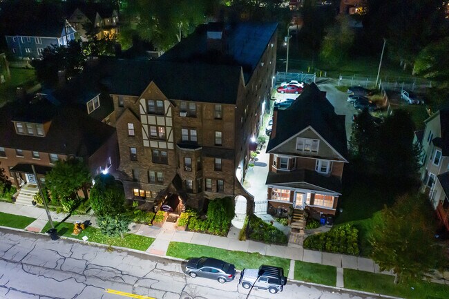 Building Photo - Capitol Manor Apartments