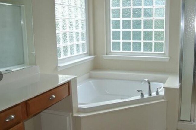 Building Photo - 2241 Elendil Ln