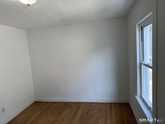Building Photo - 97 Bissell St