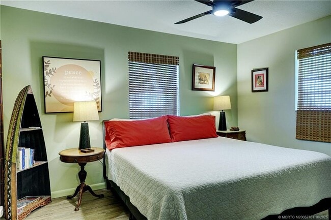 Building Photo - 905 SE Flamingo Ave