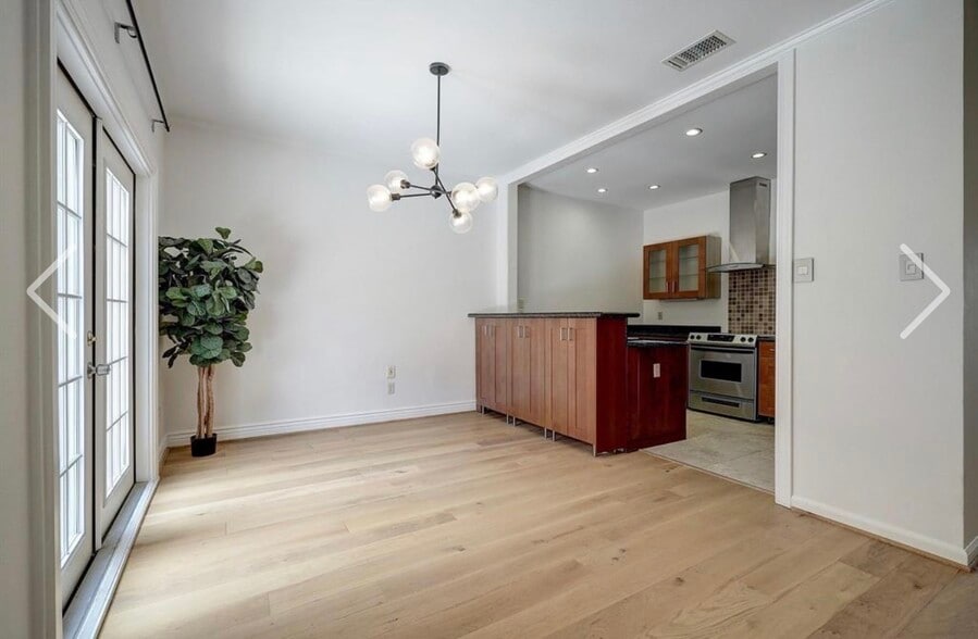 Building Photo - 600 Wilcrest Dr