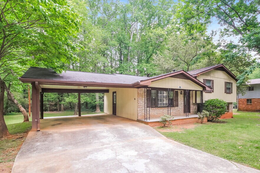 Building Photo - 233 Lucan Way