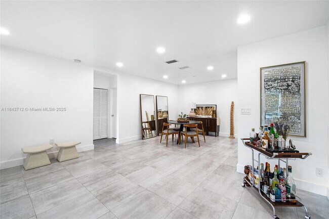 Building Photo - 2350 SW 24th St