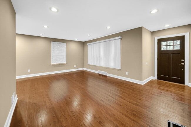 Building Photo - 303 N Harvey St