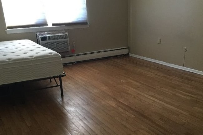 Building Photo - 38 Woodedge Ave