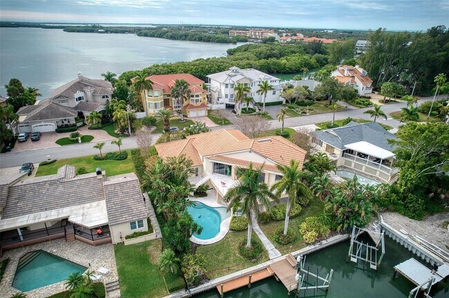 Building Photo - 131 Sands Pt Dr