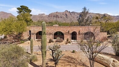 Building Photo - Newly Remolded Three bedroom home with pool and spa