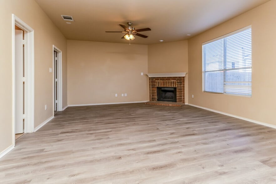 Building Photo - 8500 Shallow Creek Dr