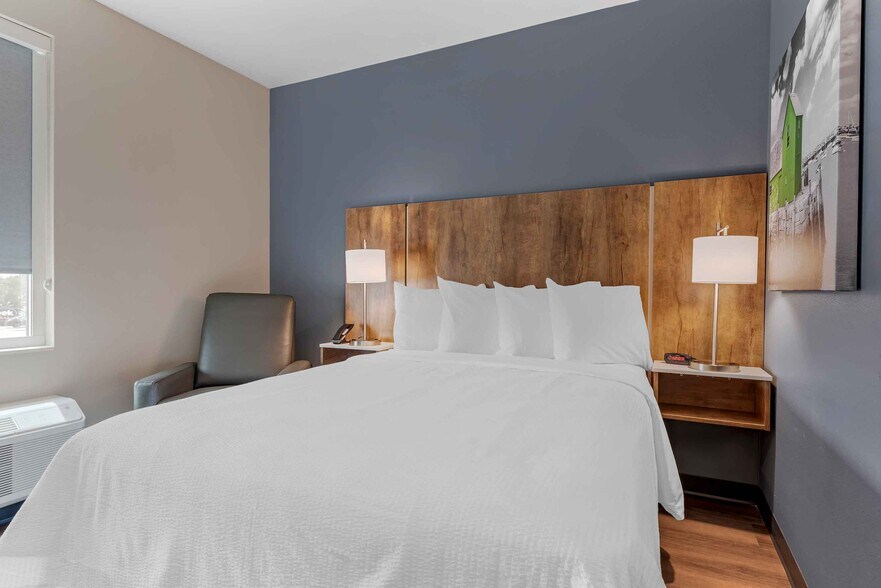 Building Photo - Furnished Studio-San Antonio - North