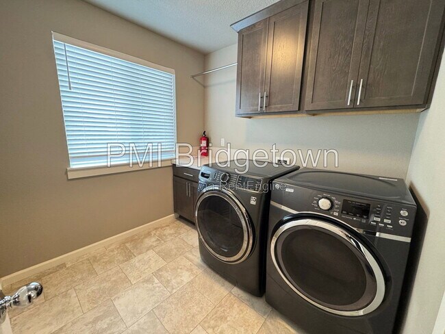 Building Photo - 3715 SW 190th Ter