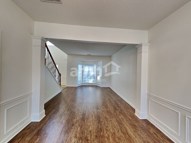 Building Photo - 4505 Glenaire Dr NW