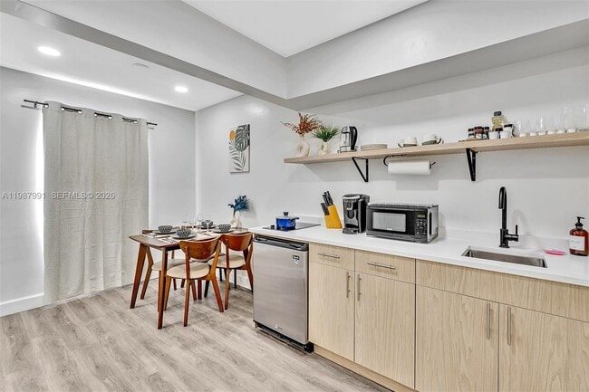 Building Photo - 703 NE 7th St