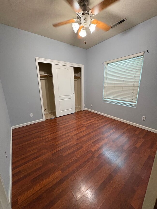 Building Photo - 3 Bedroom Home