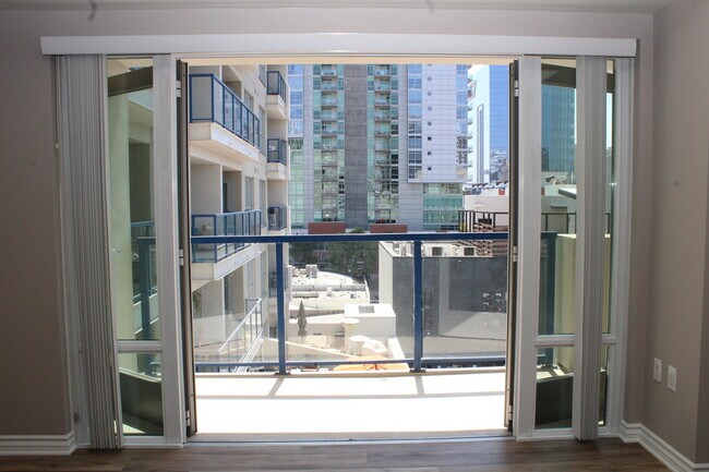 Building Photo - Gorgeous Studio w/ Upgraded Kitchen, A/C &...