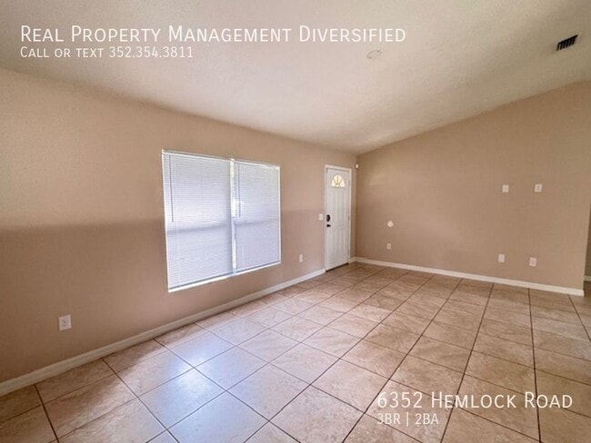 Building Photo - 6352 Hemlock Rd