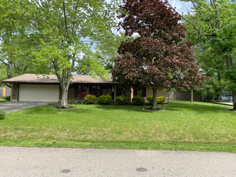 Building Photo - 2302 Lakeview Dr