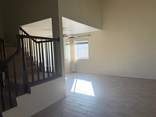Building Photo - 612 Stanford Dr