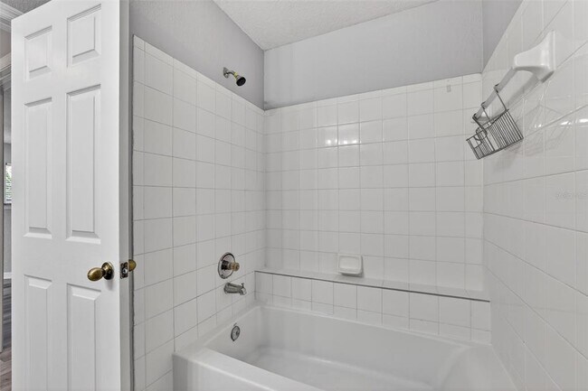 Building Photo - 18001 Richmond Pl Dr