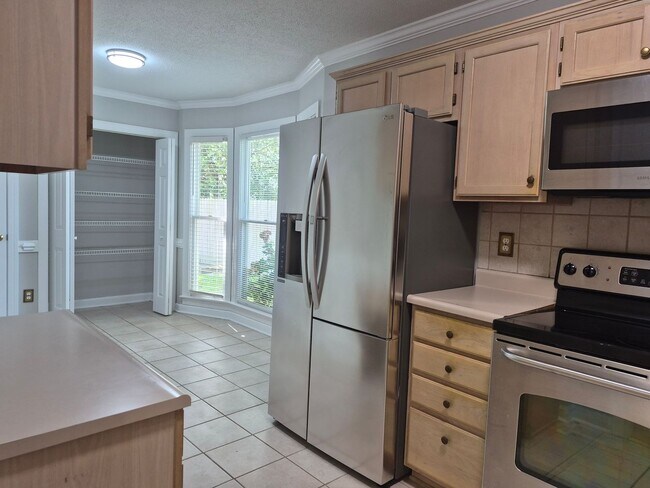 Building Photo - NEW LISTING!!!!!