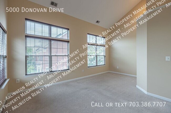 Building Photo - 5000 Donovan Dr