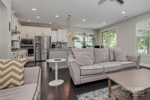Building Photo - 15130 Oleander Dr