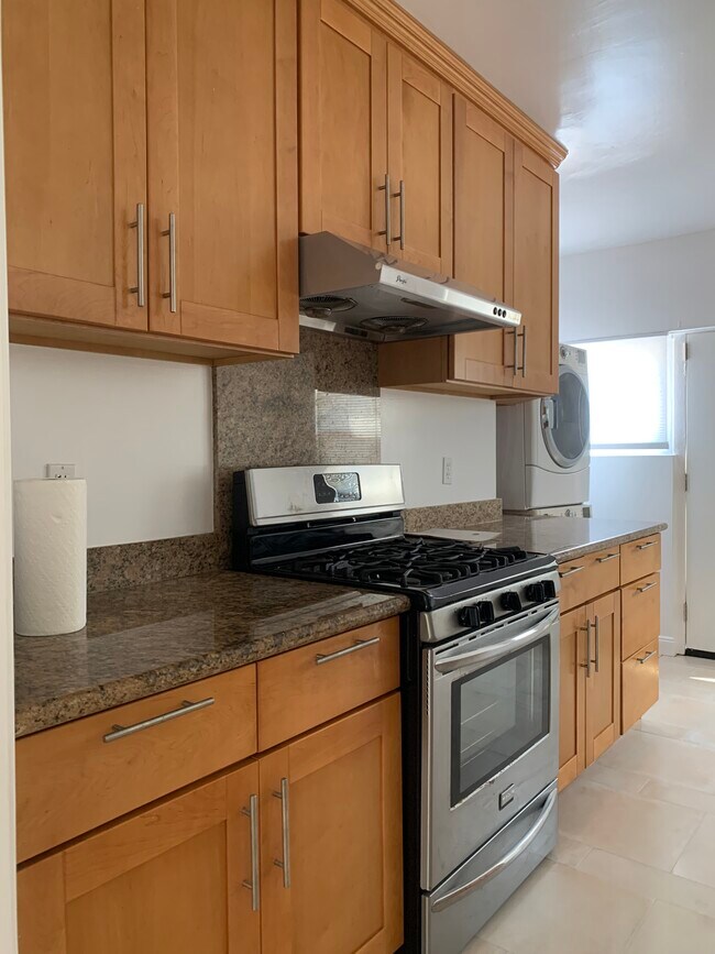 Building Photo - 511 Pomona Avenue