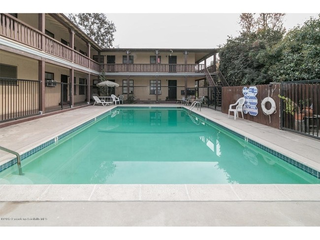 Building Photo - 1831 Riverside Dr