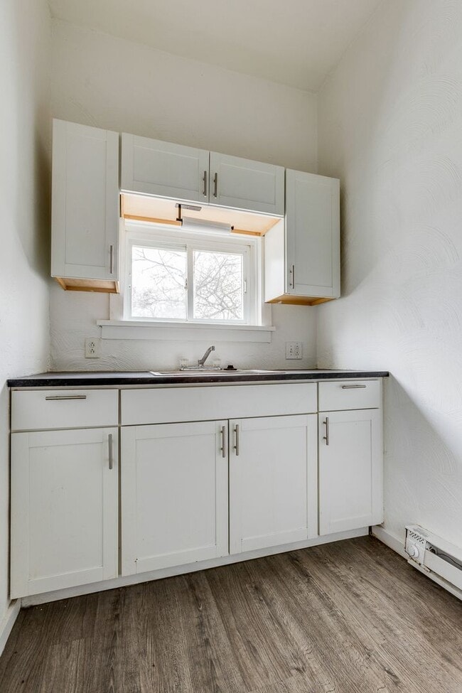 Building Photo - Available APRIL 2026 - Spacious 3 Bedroom Apartment in the Heart of Mt Oliver!