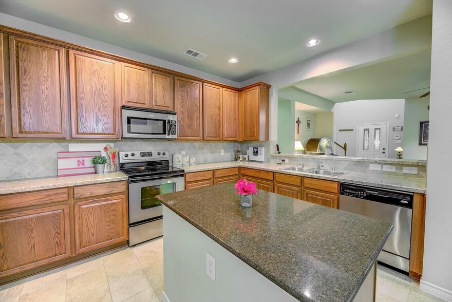 Building Photo - 2409 Creek Villas Dr