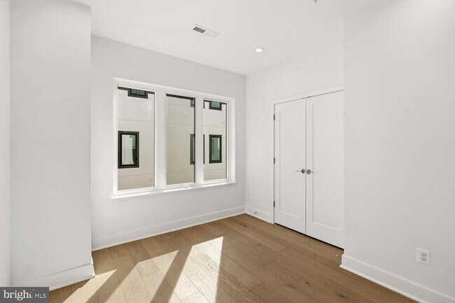 Building Photo - 2607 1st St NW