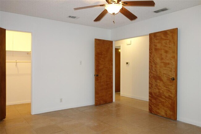 Building Photo - 1416 Cardinal Hill Dr