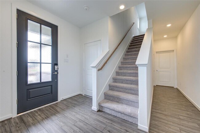 Building Photo - 7715 Primrose Myrtle Ln