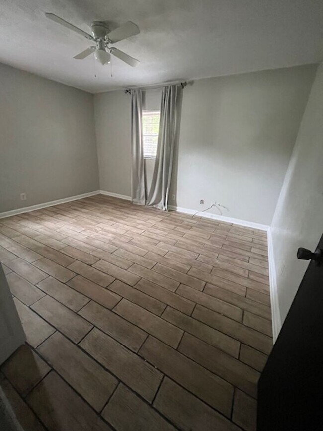 Building Photo - 3/2 single-family home in NE Ocala