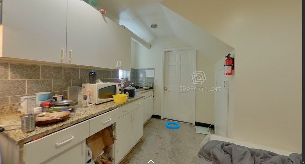 Building Photo - 142 Hemenway St