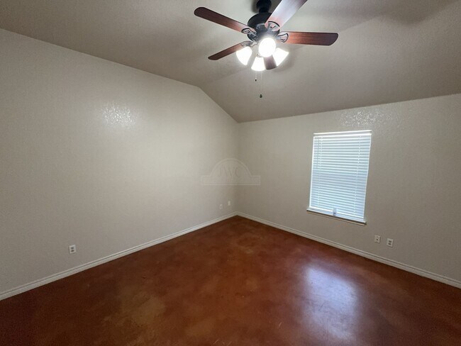 Building Photo - 2105 Charleston Ct