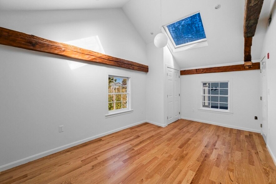 Building Photo - 15 Lynde St