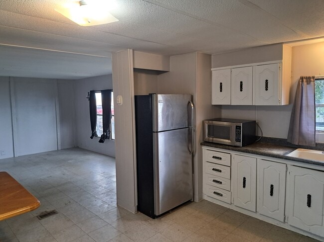 Building Photo - 64 Dakota St