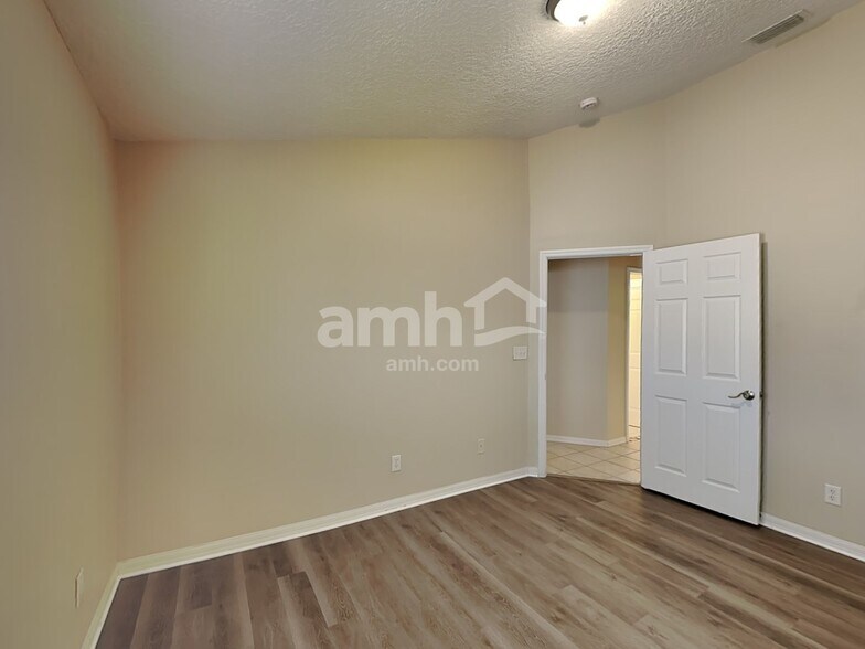 Building Photo - 2465 Saint Pauls Dr