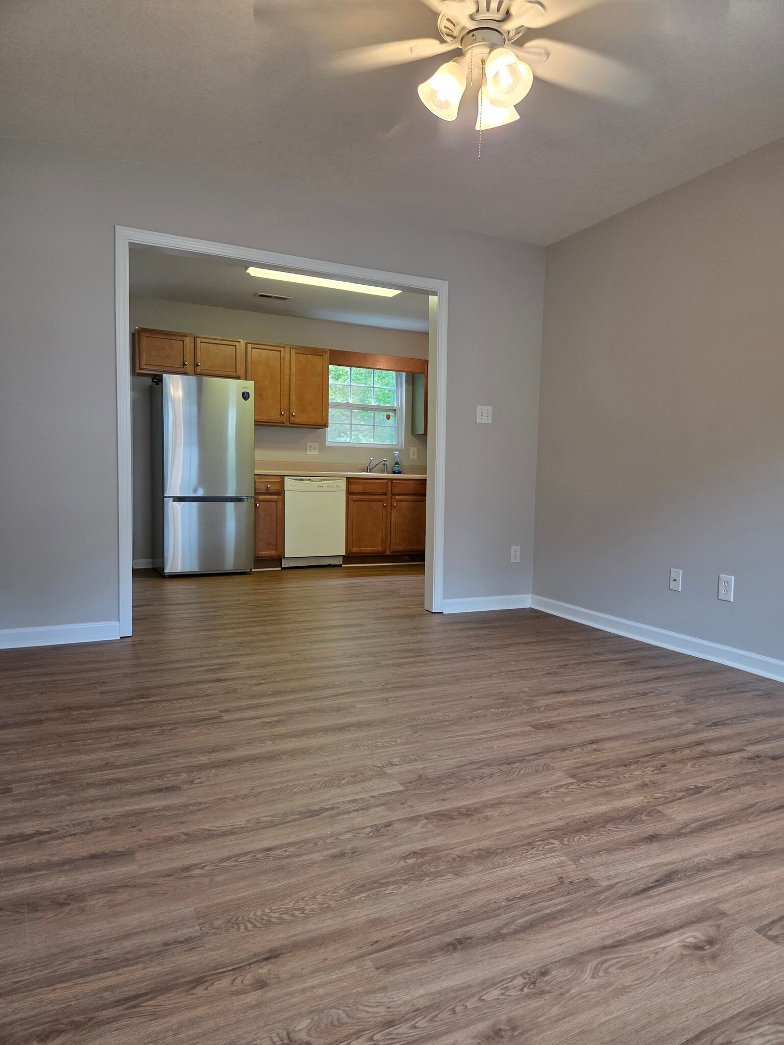 Building Photo - 3929 Acorn Dr