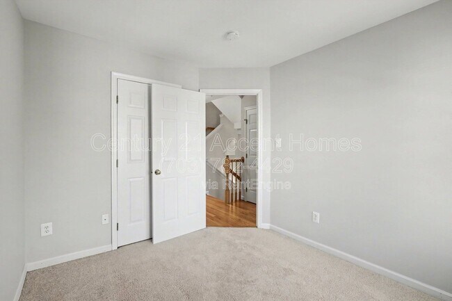 Building Photo - 968 Harrison Cir