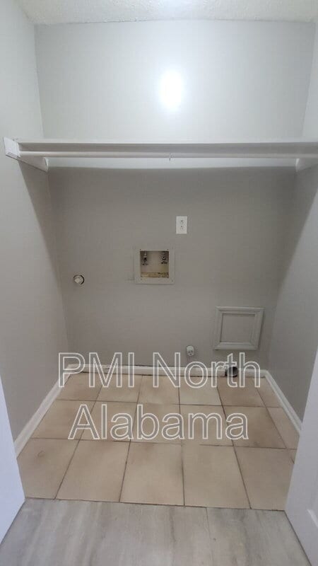 Building Photo - 1502 Barrington Rd NW