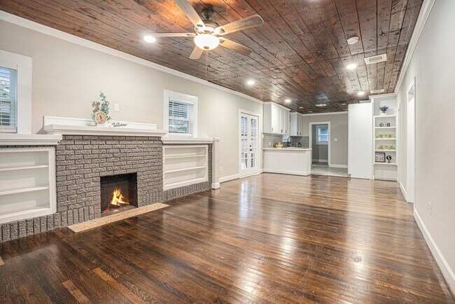 Building Photo - 7449 Walker St