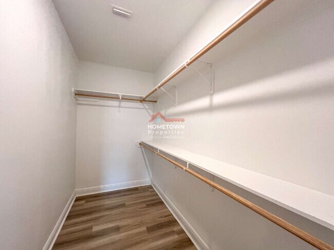 Building Photo - Beautiful 3 bedroom home centrally located...