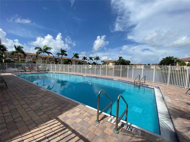 Building Photo - 8800 NW 107 Ct