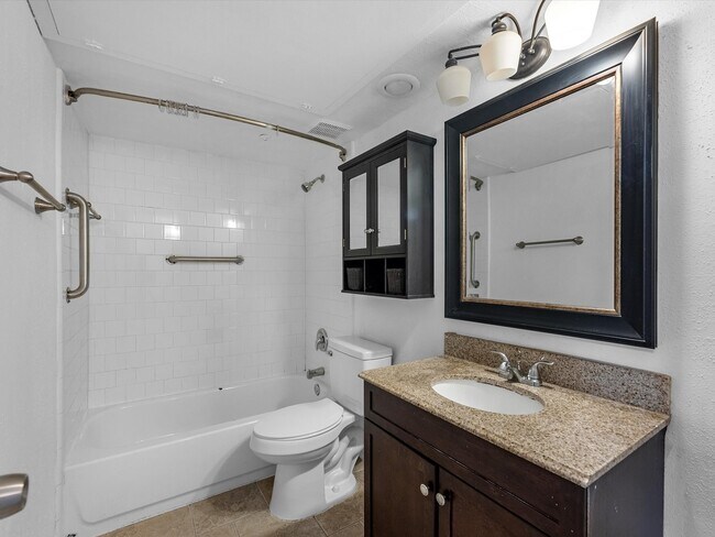 Building Photo - 6402 Del Monte Dr