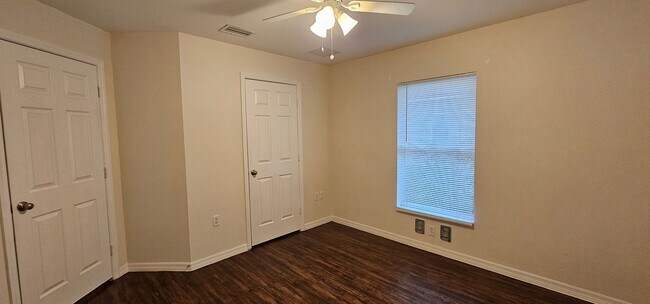 Building Photo - 1530 SW 19th Ave