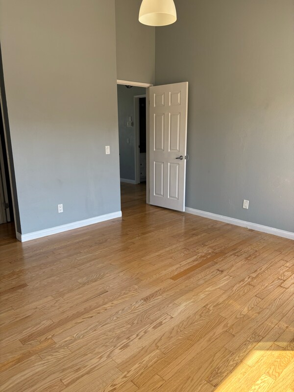 Building Photo - 1027 Newport Ave