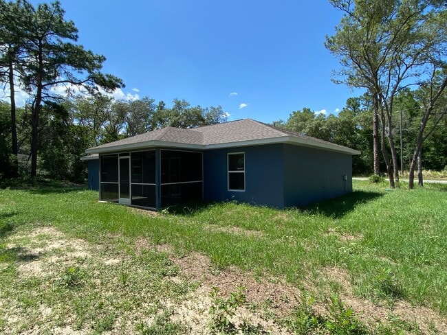 Building Photo - Custom Home - Desirable SE Ocala Neighborhood 3/2/2 **Won't Last**