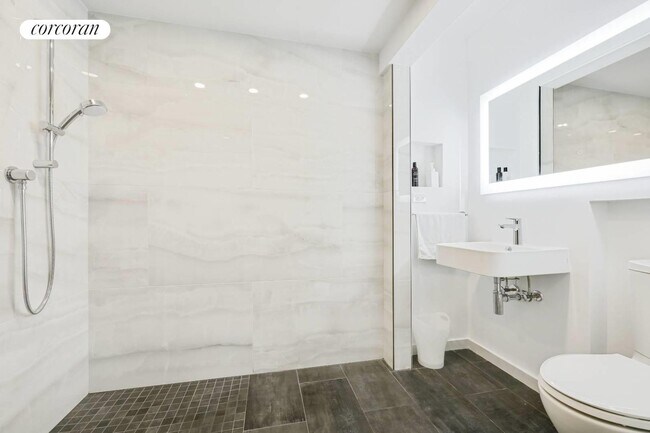 Building Photo - 12 Northview Dr