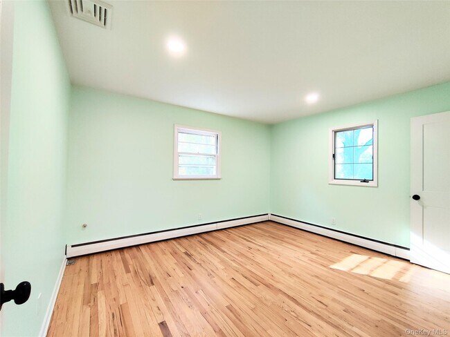 Building Photo - 102 Old Hopewell Rd